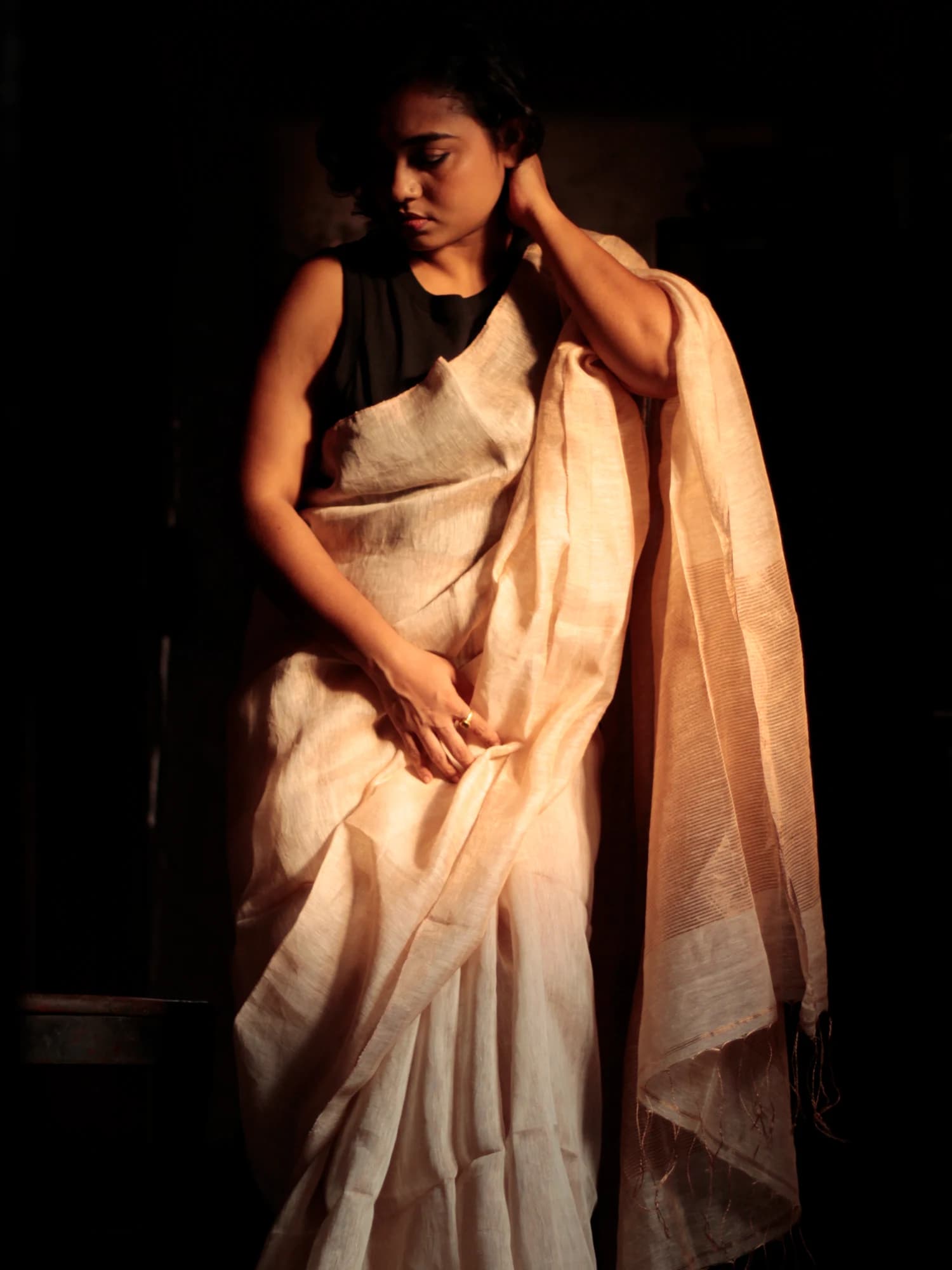 Junk Lea Beige Metalic Tissue Linen Saree view 3